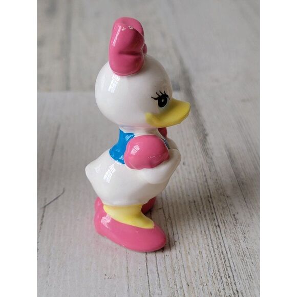 Vintage Japan Daisy Duck mini ceramic pink Disney figure - Picture 8 of 11
